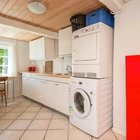 בית נופש Four-bedroom Holiday In Hojer *