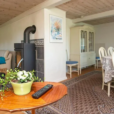 בית נופש Four-bedroom Holiday In Hojer